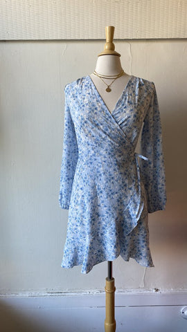 Angel Eye 'Lisa' Blue Dainty Floral Mesh Long Sleeve Wrap Dress