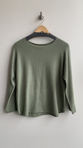 Green Boxy Unfinished Hem Sweater - Size Medium (Estimated)