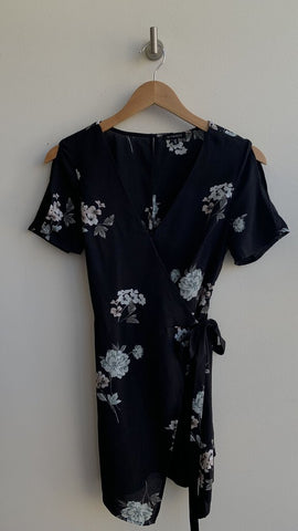 Dynamite Black Floral Short Sleeve Wrap Dress - Size Small