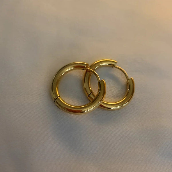 Isla Rae Perfectly Plain Hoops