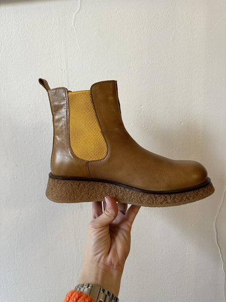 Bueno 'Pia' Chelsea Boot