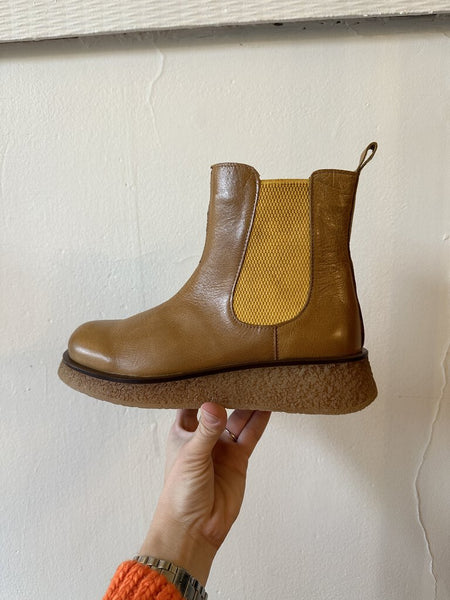 Bueno 'Pia' Chelsea Boot