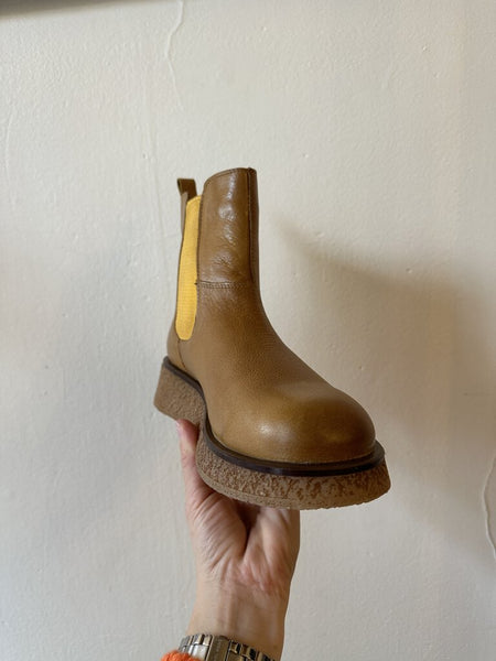 Bueno 'Pia' Chelsea Boot