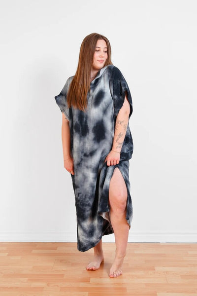 Tofino Towel Unisex 'Holden' Poncho - Ocean Tie-Dye