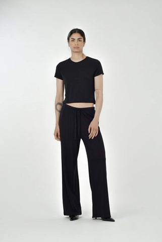 Paper Label 'Cassie' Cropped Tee - Black