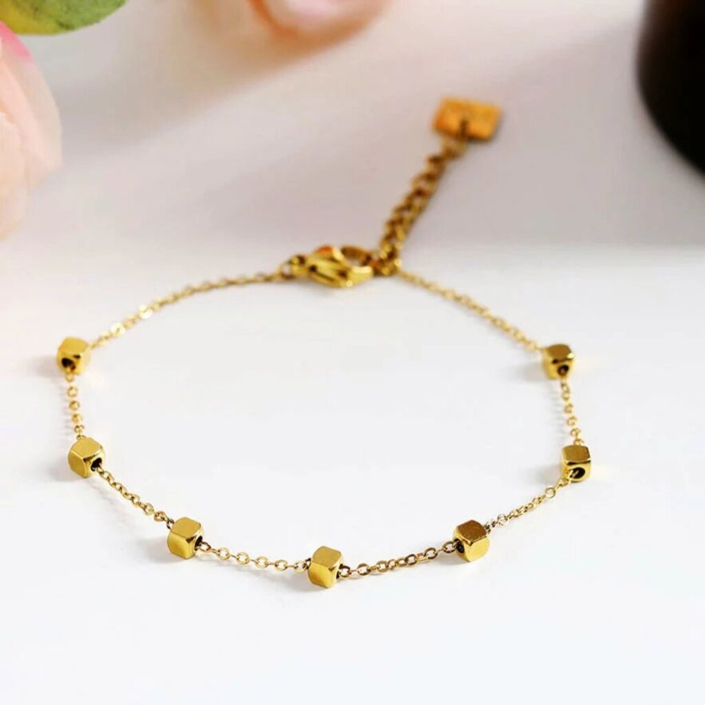 Hackney Nine 'Effie' Square Bead Bracelet - Gold