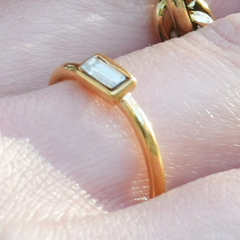 Hackney Nine 'Nilda' Elegant Rectangule CZ Stone Ring