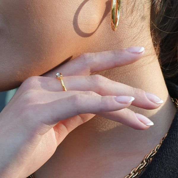 Hackney Nine 'Nilda' Elegant Rectangule CZ Stone Ring