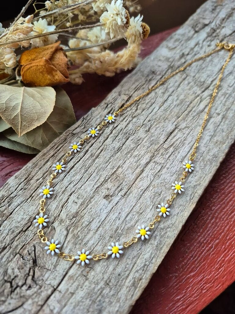 Rogue Jewelry Daisy Necklace