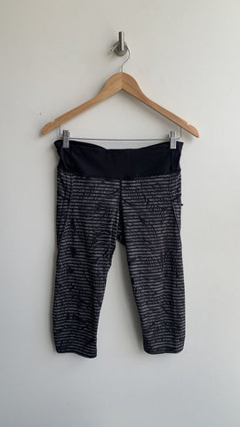 Lululemon Black/Grey Stripe Printed Crop Legging - Size 8