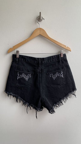Black Fire Embroidered Back Pocket Fringe Hem Denim Shorts - Size Large (Estimated)