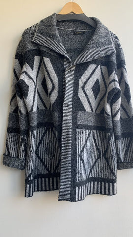 Pre-Owned Goa Grey Diamond Print Button Front Knit Jacket - Size Large