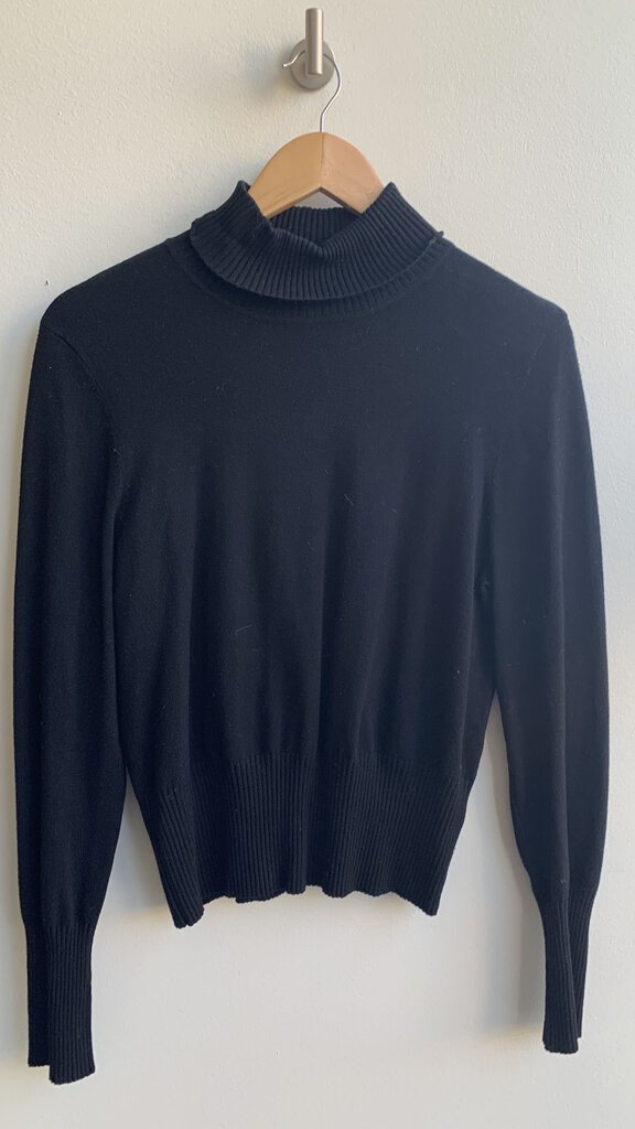 Pre-Owned Nygard Black Rib Trim Turtleneck - Size Medium