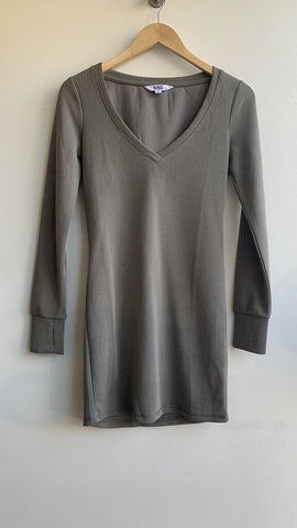 Pre-Owned BB Dakota Olive V-Neck Ribbed Long Sleeve Dress - Size Small