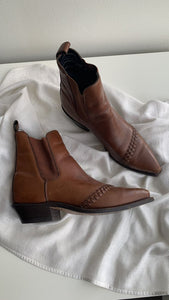 Pre-Owned Capezio Brown Pointy Toe Leather Booties - Size 6.5