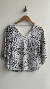 Pre-Owned Le Chateau Grey/White Animal Print Chiffon Overlay Blouse- Size XXS