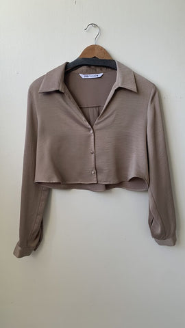 Pre-Owned Zara Taupe Cropped Long Sleeve Satin Blouse - Size Medium