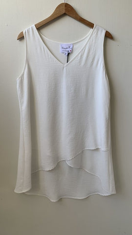 Pre-Owned Compli K White Layered Sleeveless Blouse (NWT)- Size Medium