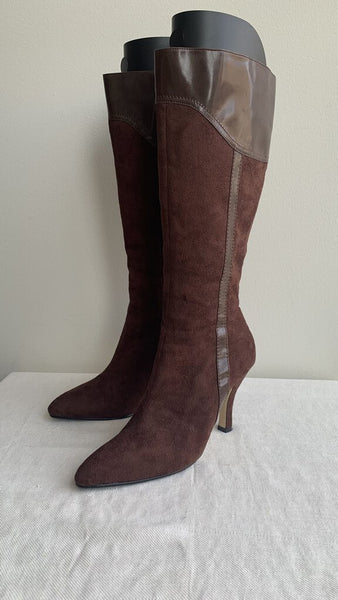 Pre-Owned Jessica Brown Faux Suede Heeled Tall Boots - Size 8