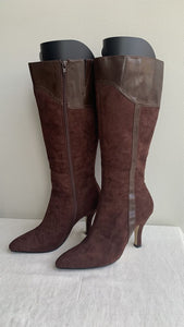 Pre-Owned Jessica Brown Faux Suede Heeled Tall Boots - Size 8