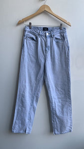 Pre-Owned Vero Moda Light Wash Slit Hem Mom Jeans - Size 27