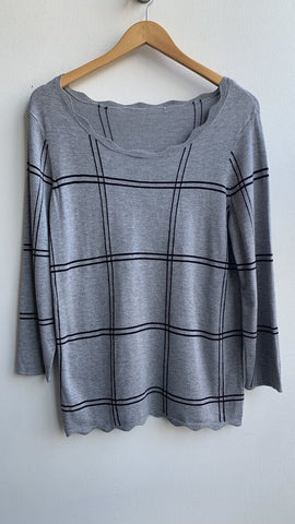 Pre-Owned Grey/Black Windowpane Print Scallop Trim Knit Top - Size Large (Estimated)