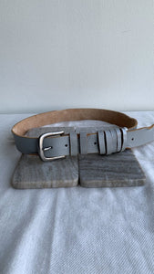 Pre-Owned Jo Jeans Grey Leather Belt - Size Medium