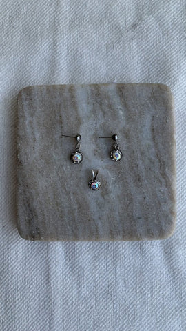 Pre-Owned Silver w/ Stone Stud Earrings and Necklace Pendant (Set)