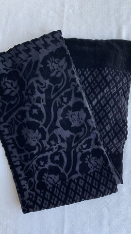 Pre-Owned Espirt Black Silk/Velvet Scarf