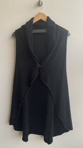 Pre-Owned Black Knit Pin Front Vest - Size Medium (Estimated)