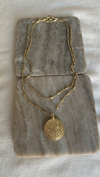 Pre-Owned Lia Sophia Gold Long Chain Circular Pendant Neckalce