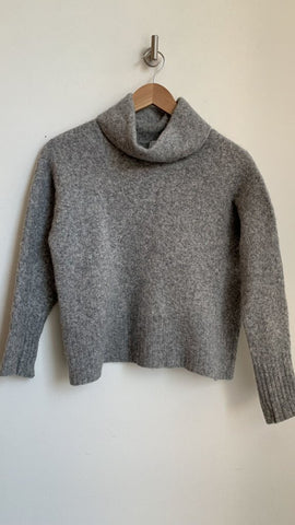 Pre-Owned Community Grey Turtleneck Sweater - Size Medium