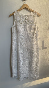 Adrianna Papell Off White w/ a Light Sheen Lace Sleeveless Sheath Dress w/ Molded Cups Built In Underlay - Size 12