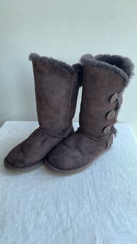 Pre-Owned Ugg Brown Sheepskin Button Side Tall Boot- Size 7