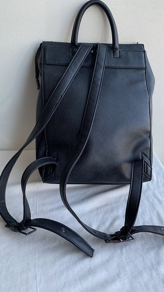 Pre-Owned Matt & Nat Black Backpack