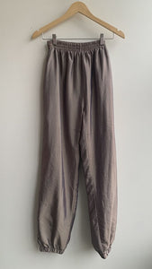 Pre-Owned New York Classics Brown Shiny Lined Windbreaker Pants - SIze Medium