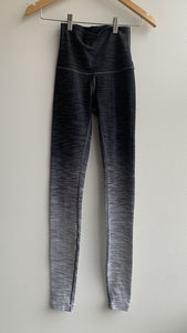 Pre-Owned Lululemon Black/Grey Ombre Stripe Athletic Leggings - Size X-Small (Estimated)