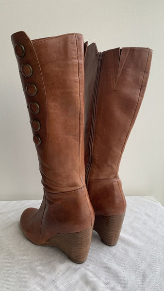 Pre-Owned Miz Mooz Cognac Button Detail Wedge Calf Length Boots - Size 6.5