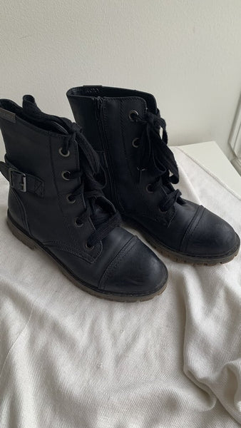 Pre-Owned Roxy Black 'Emeline' Lace-Up Boots - Size 6.5