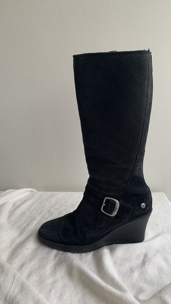 Pre-Owned Ugg Dark Black Suede Calf Length Wedge Boots - Size 6