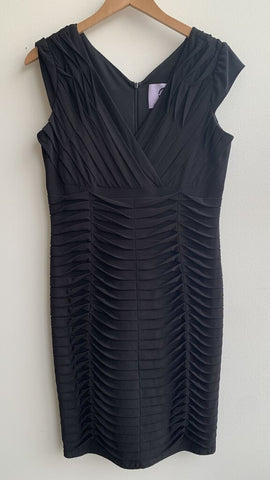 Pre-Owned JS Collections Black Rouched/Banded Cap Sleeve Dress - Size 12