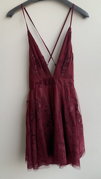 Pre-Owned Luxxel Burgundy Thin Strap V-Neck Pouffy Dress - Size Small