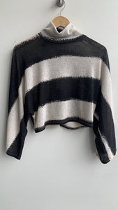 Pre-Owned Sadie & Sage White/Black Stripe Cropped Lightweight Sweater - Size Small