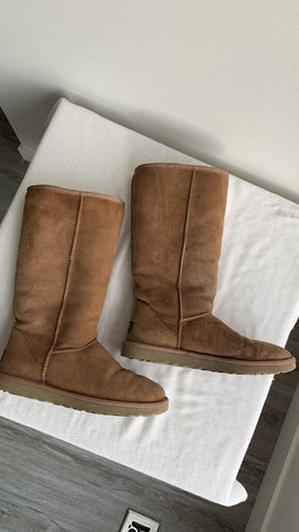 Pre-Owned Ugg ChestnutTall Classic Boots - Size 9