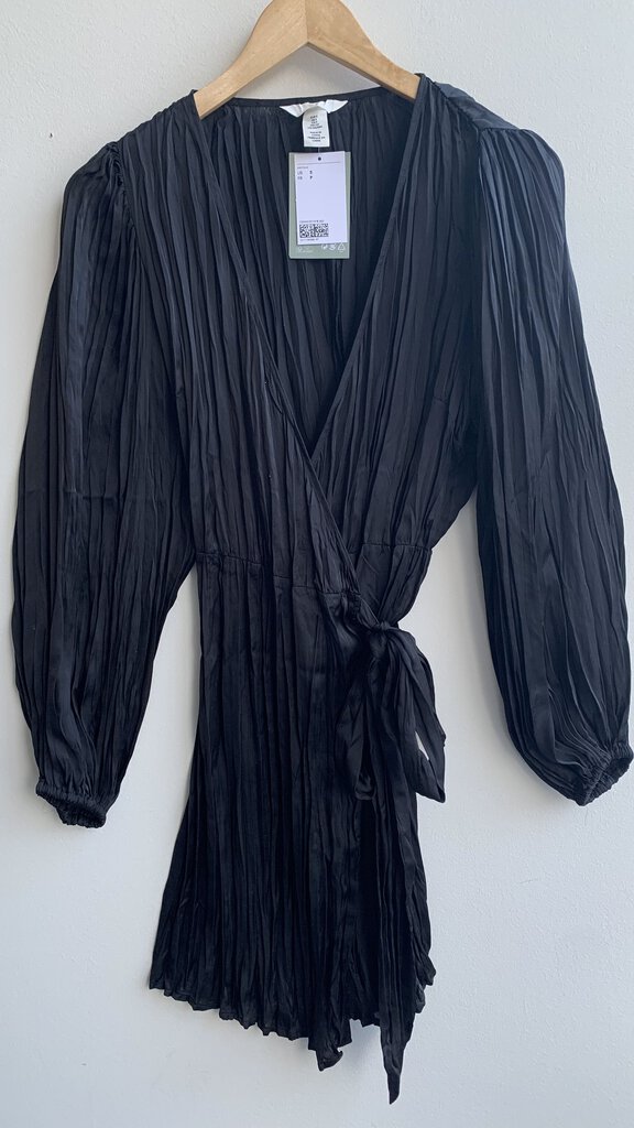 Pre-Owned H&M Black Pleated Wrap Dress (NWT)- Size Small