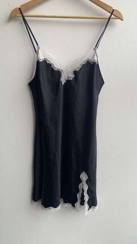 Pre-Owned Victoria's Secret Black Lace Trim Slip Dress - Size Small