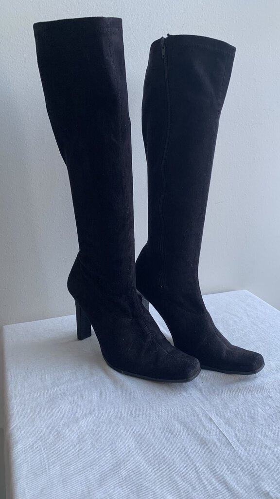 Pre-Owned Le Chateau Black Square Toe Tall Heeled Boots - Size 9