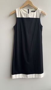 Pre-Owned Katherine Barclay White/Black Sleeveless Straight Cut Dress - Size X-Small