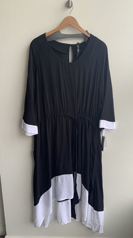 Pre-Owned Melissa McCarthy Seven Black/White Cinch Waist 3/4 Sleeve Dress (NWT)- Size 2X