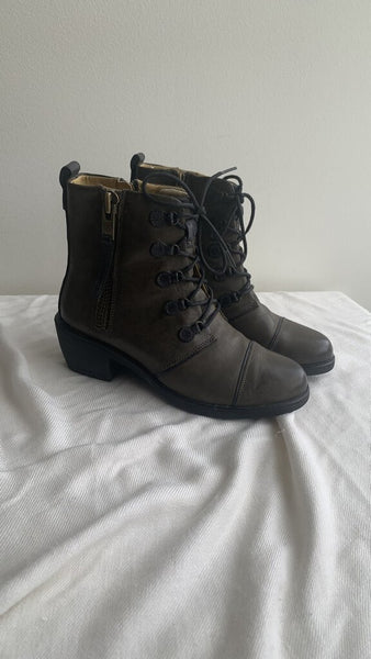 Pre-Owned Bussola Grey Leather Military Style Boots - Size 37